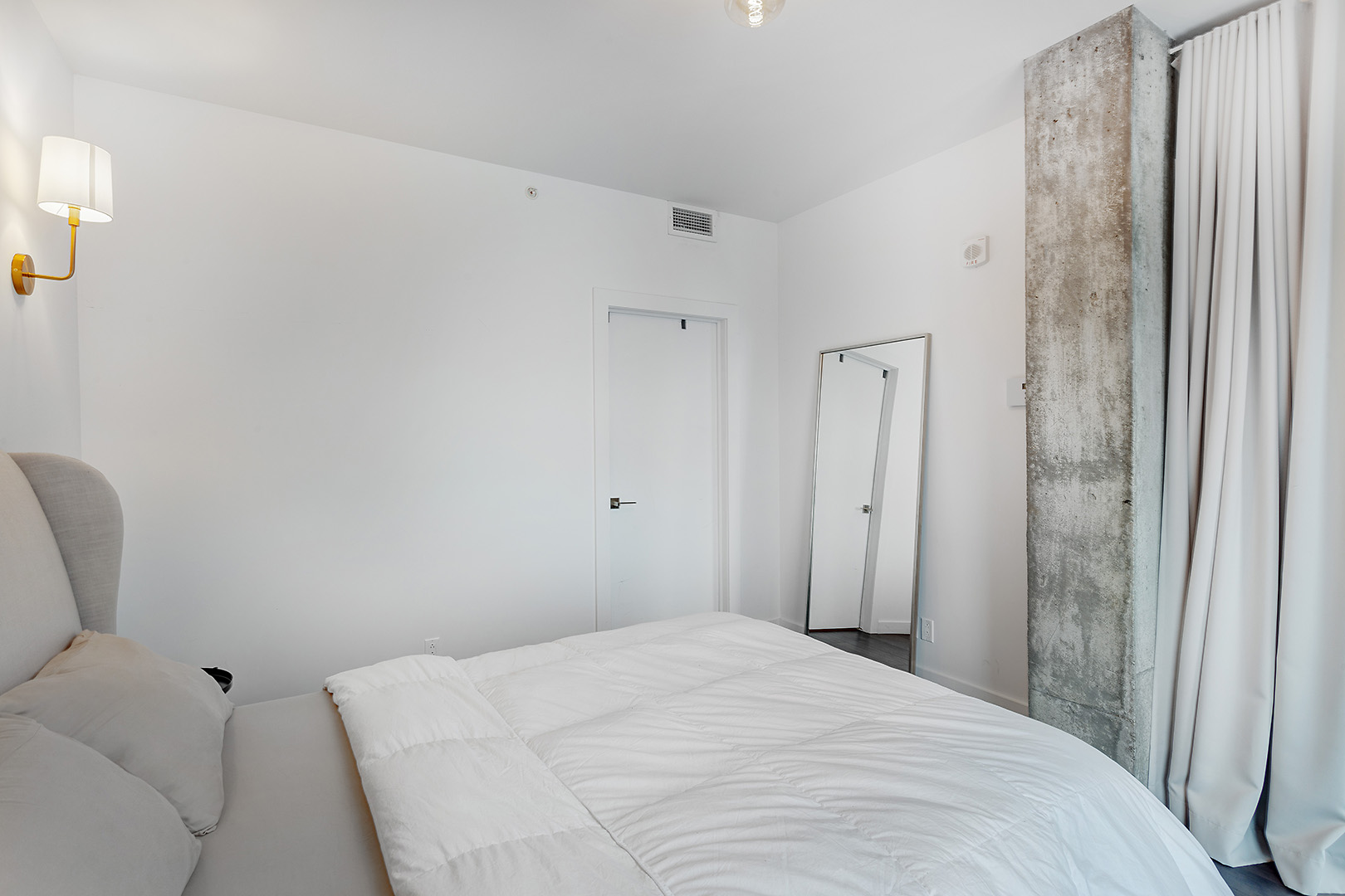 Le 1103 — Interior view